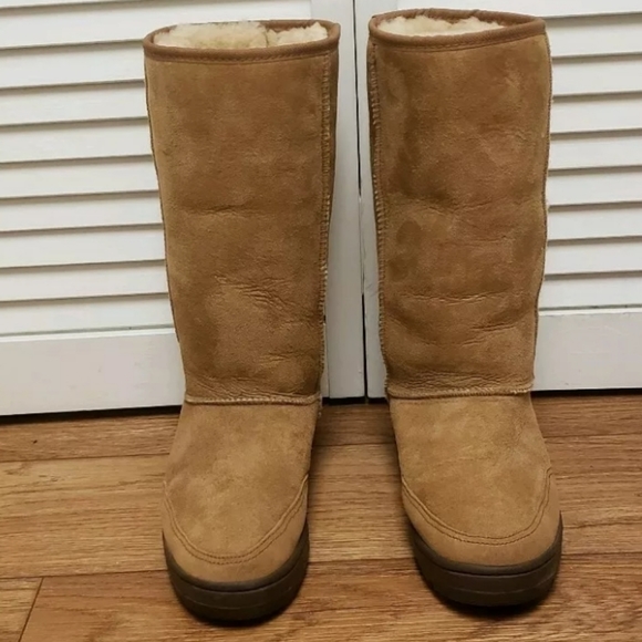 SOLD! UGG Ultra Tall Boots. US 8 - Picture 4 of 8